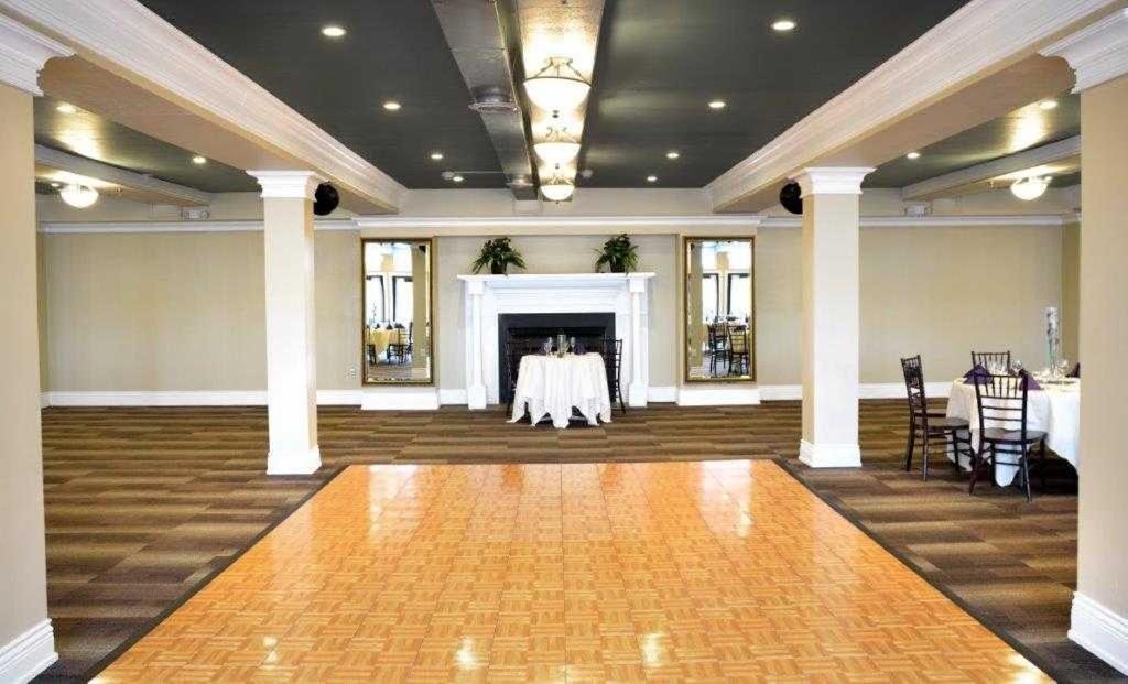 לוויסטון Niagara Crossing Hotel And Spa מראה חיצוני תמונה